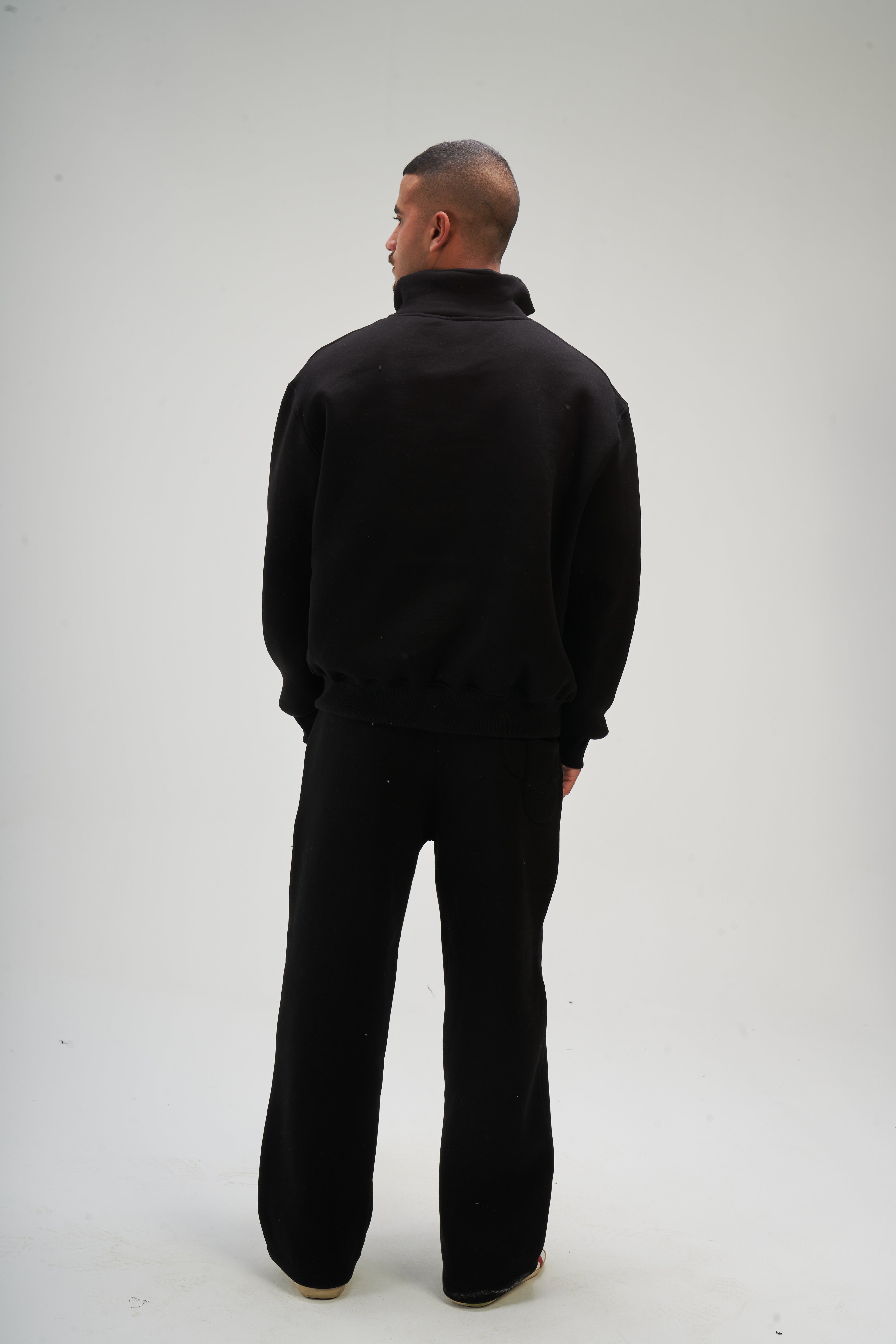 Men – Black Q-Zip – Seemly Essentials