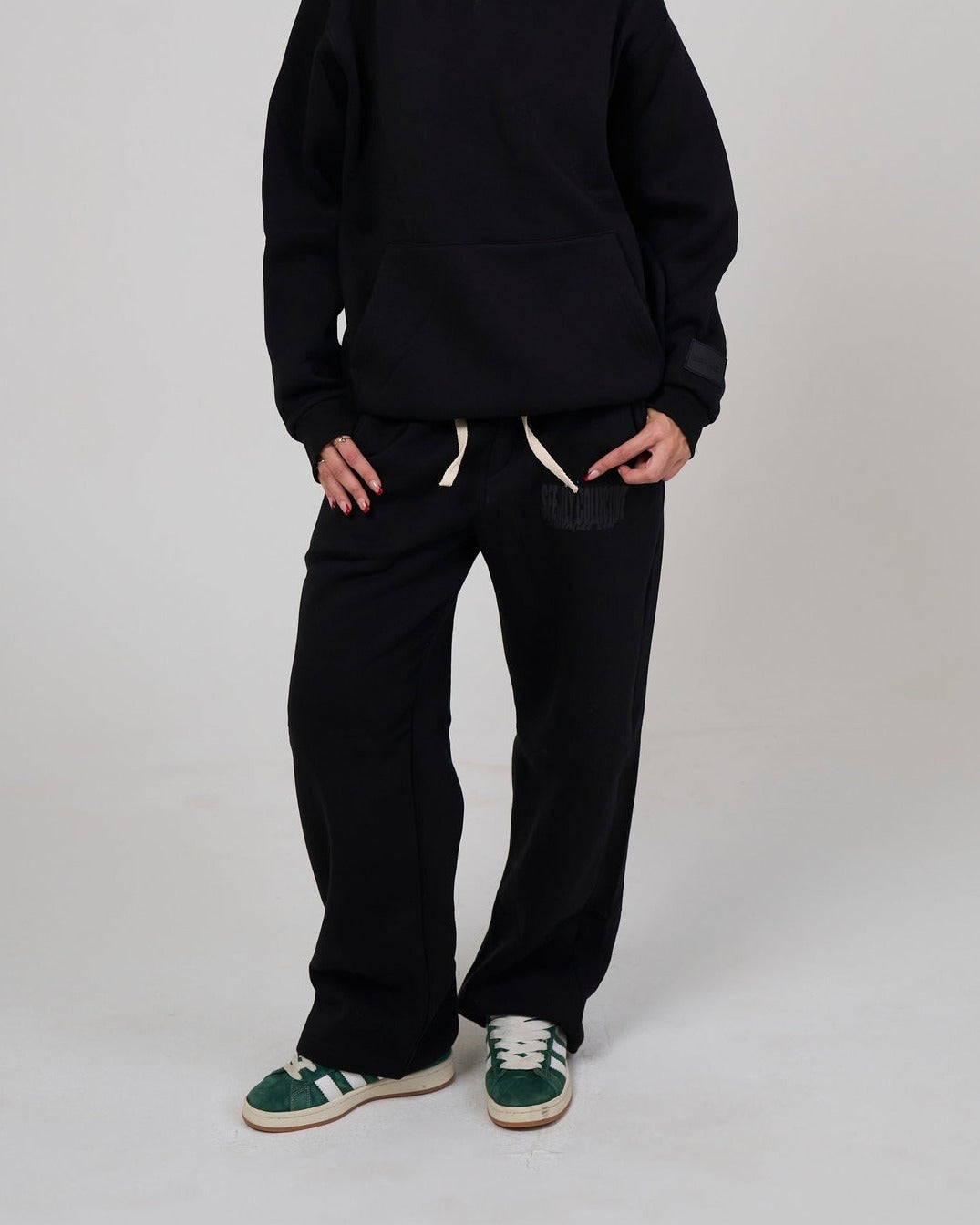 Women – Black Winter Sweatpants – Seemly Essentials (cover)