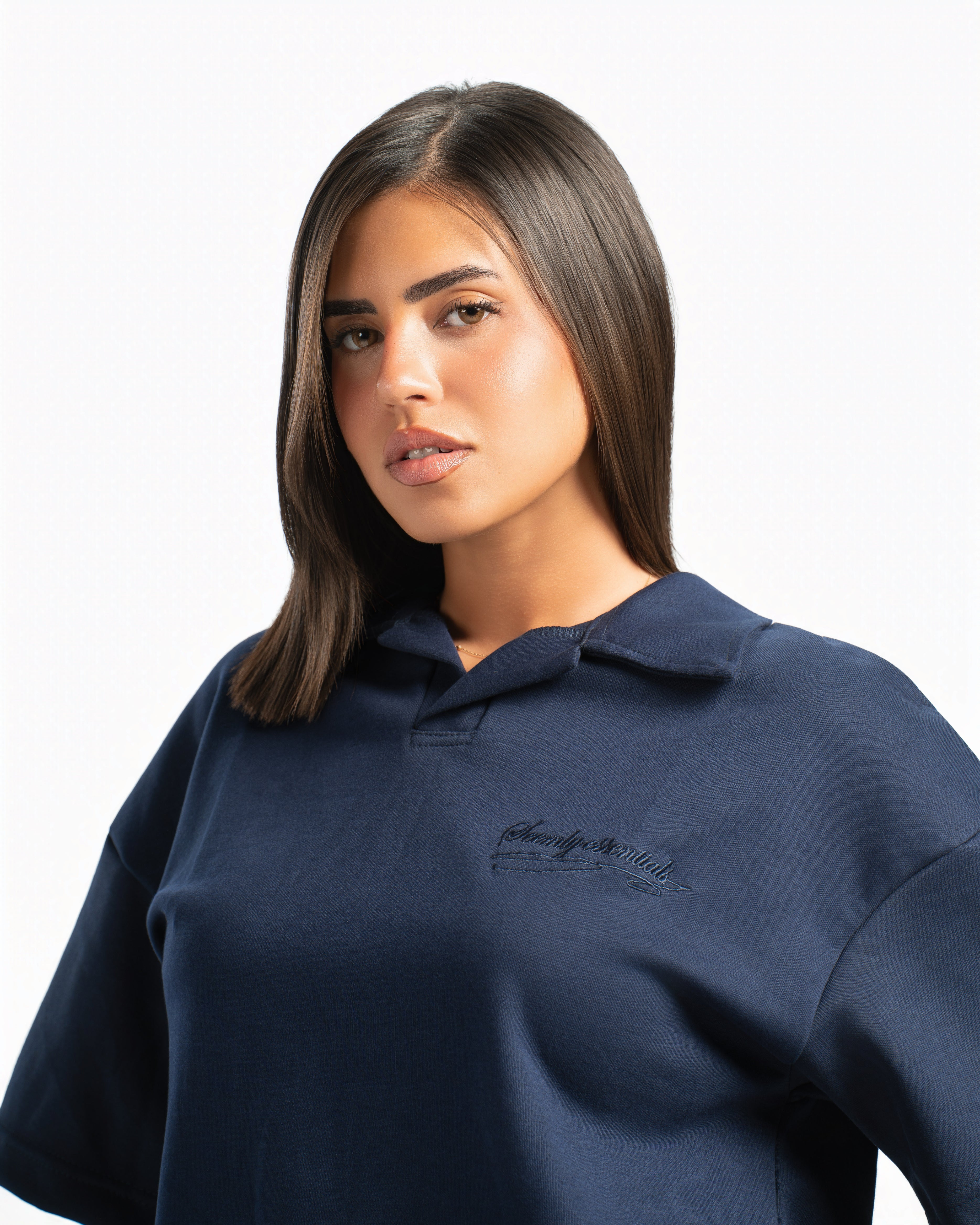 Women – Open-Collar Polo in Navy, detail close-up (cover)