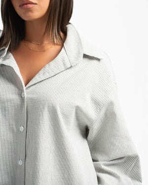Women – Striped Shirt in Green Stripe, detail close-up (cover)